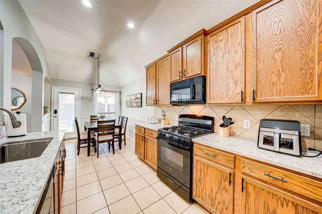 1700 Sparrow Lane, Aubrey, TX 76227