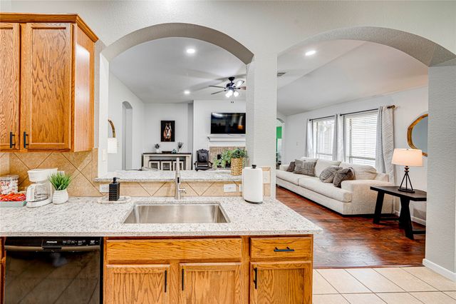 1700 Sparrow Lane, Aubrey, TX 76227