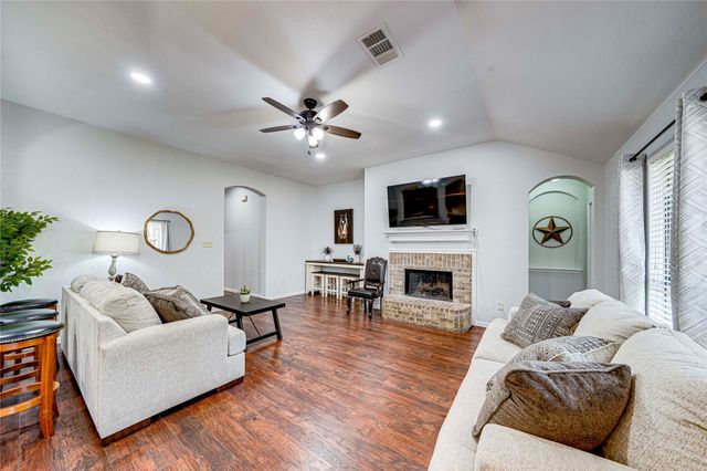 1700 Sparrow Lane, Aubrey, TX 76227