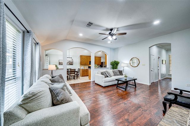 1700 Sparrow Lane, Aubrey, TX 76227