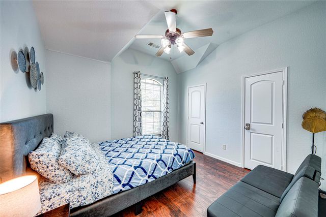 1700 Sparrow Lane, Aubrey, TX 76227