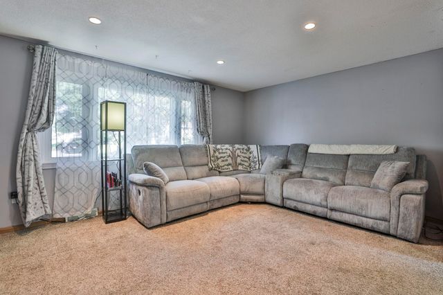 42 Elgin Street, Nashua, NH 03060