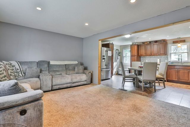 42 Elgin Street, Nashua, NH 03060