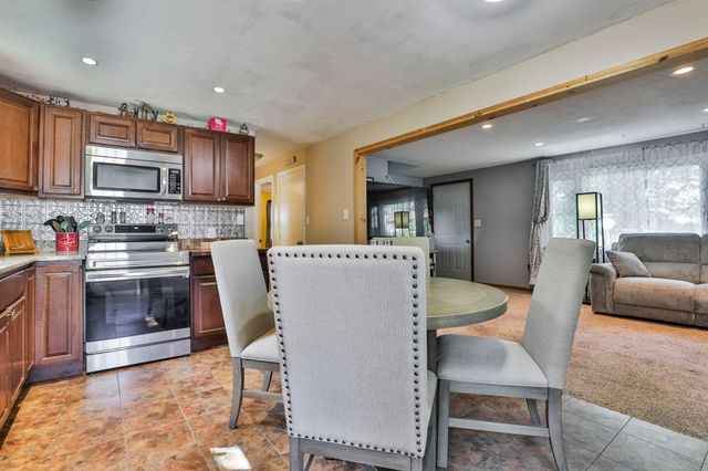 42 Elgin Street, Nashua, NH 03060