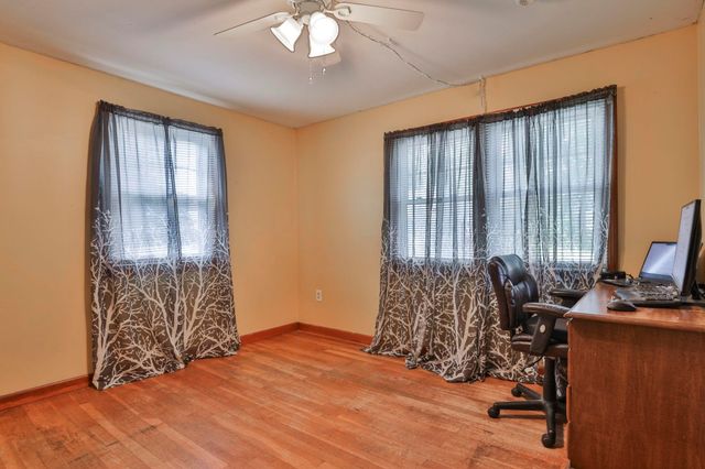 42 Elgin Street, Nashua, NH 03060