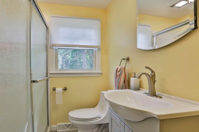 42 Elgin Street, Nashua, NH 03060