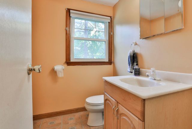 42 Elgin Street, Nashua, NH 03060
