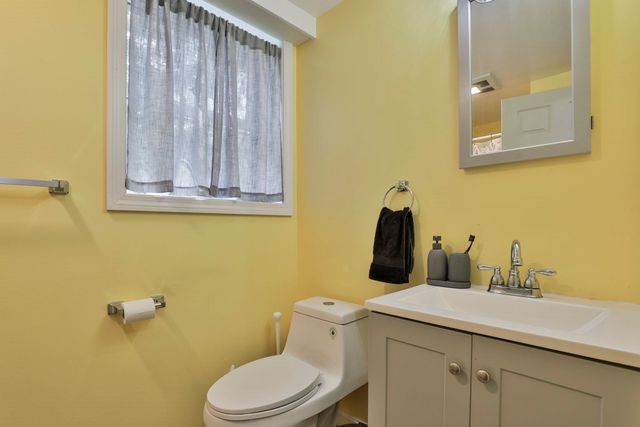 42 Elgin Street, Nashua, NH 03060