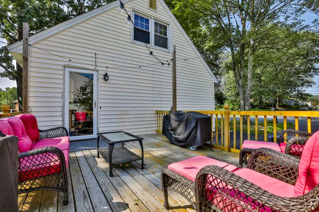 42 Elgin Street, Nashua, NH 03060