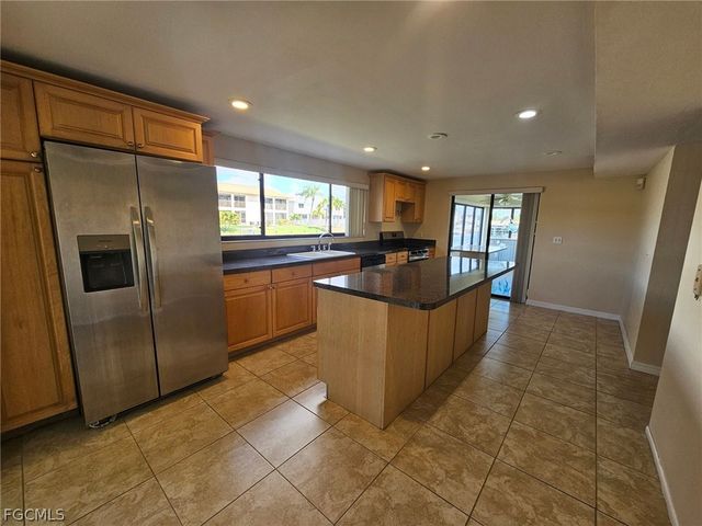 1221 SE 46th LN L, Cape Coral, FL 33904