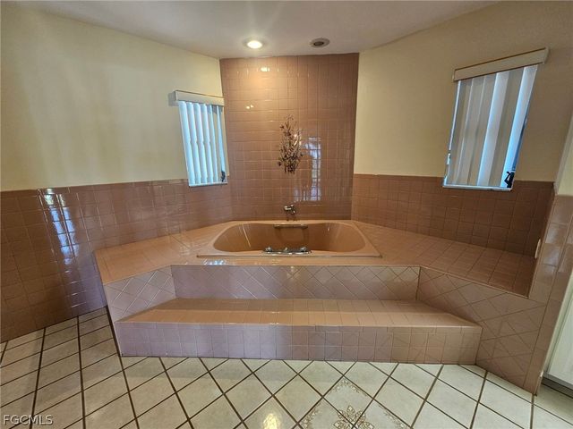 1221 SE 46th LN L, Cape Coral, FL 33904