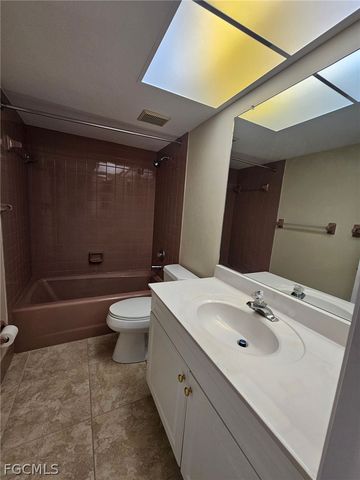 1221 SE 46th LN L, Cape Coral, FL 33904