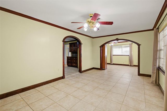 8565 Ridgepoint Drive, Houston, TX 77055