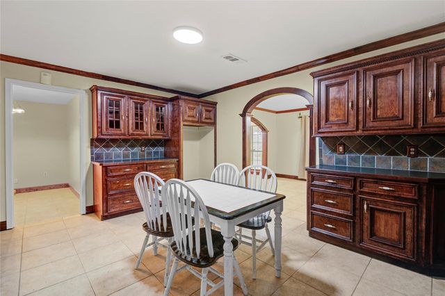 8565 Ridgepoint Drive, Houston, TX 77055