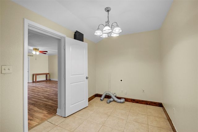 8565 Ridgepoint Drive, Houston, TX 77055