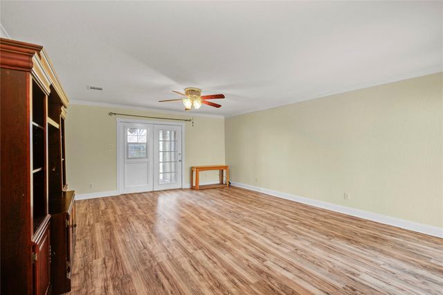 8565 Ridgepoint Drive, Houston, TX 77055