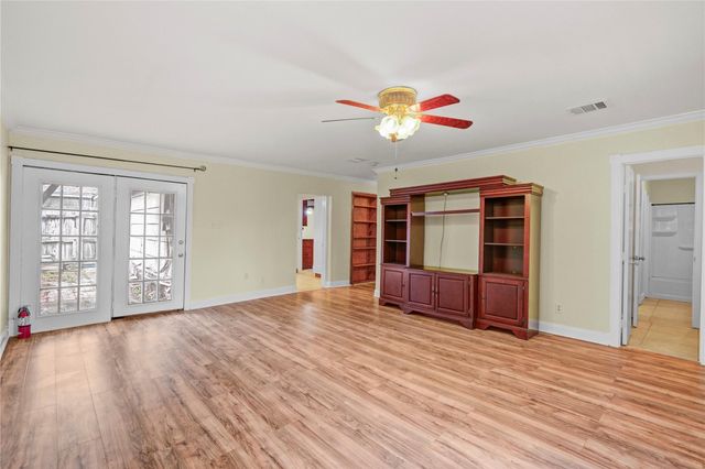 8565 Ridgepoint Drive, Houston, TX 77055