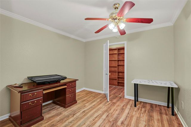 8565 Ridgepoint Drive, Houston, TX 77055