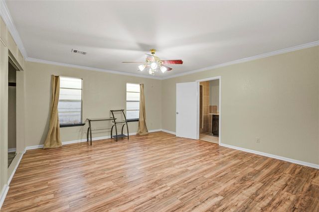 8565 Ridgepoint Drive, Houston, TX 77055