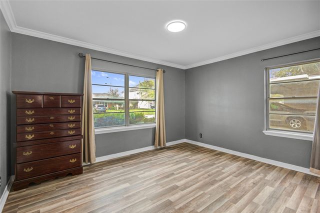 8565 Ridgepoint Drive, Houston, TX 77055