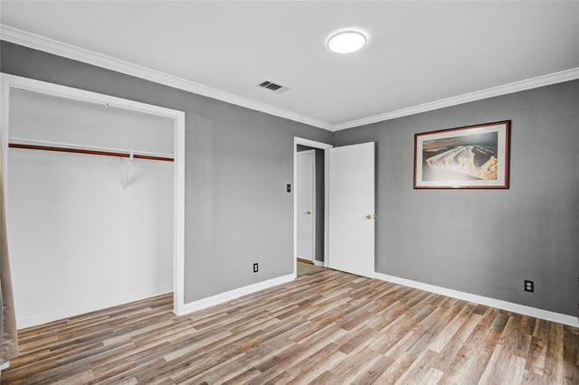 8565 Ridgepoint Drive, Houston, TX 77055