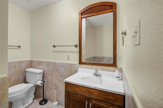 8565 Ridgepoint Drive, Houston, TX 77055