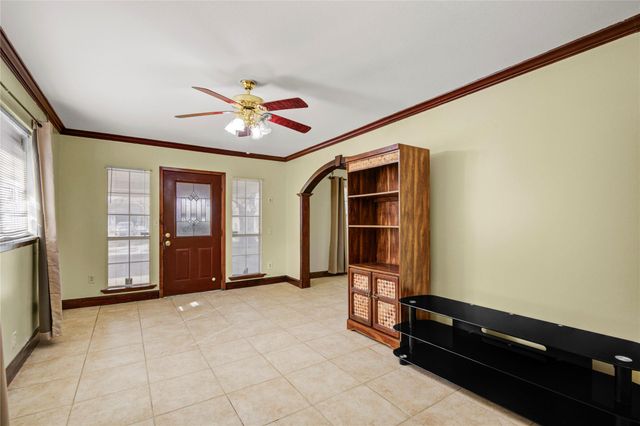 8565 Ridgepoint Drive, Houston, TX 77055