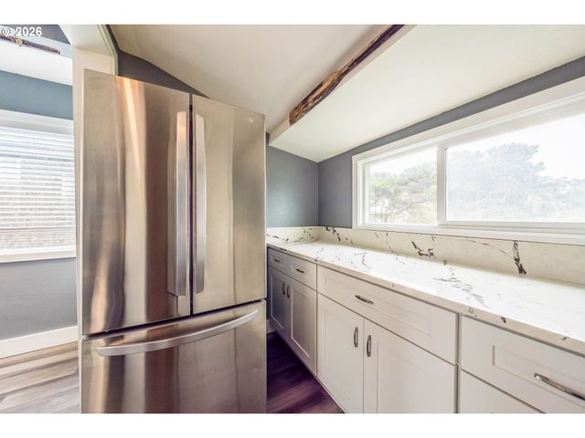 3310 Nw JETTY Ave 2, Lincoln City, OR 97367