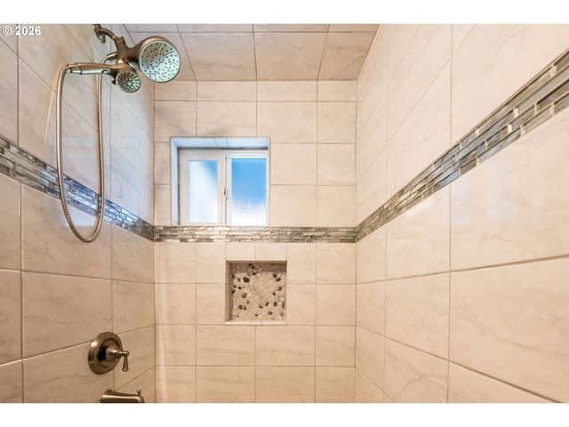 3310 Nw JETTY Ave 2, Lincoln City, OR 97367