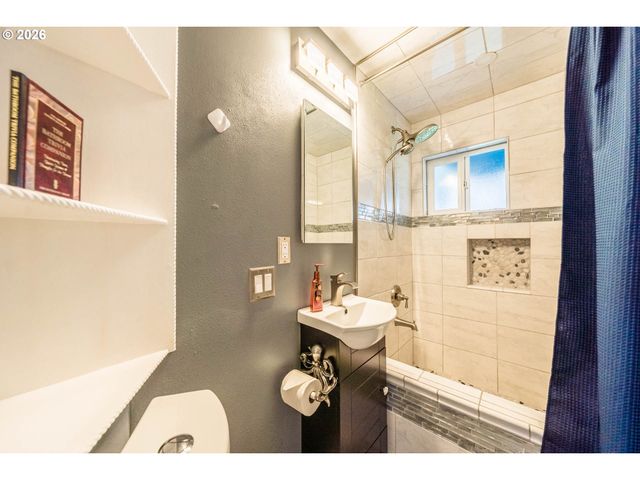 3310 Nw JETTY Ave 2, Lincoln City, OR 97367