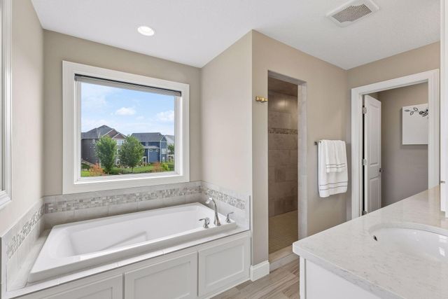 4662 165th Street W, Lakeville, MN 55044