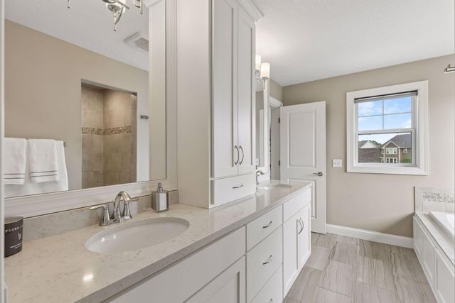 4662 165th Street W, Lakeville, MN 55044
