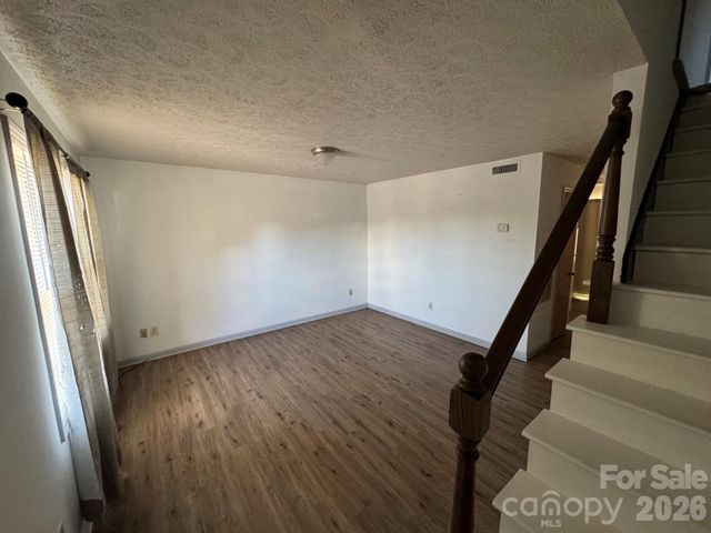 224 14th Avenue SE D, Hickory, NC 28602