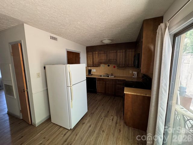 224 14th Avenue SE D, Hickory, NC 28602