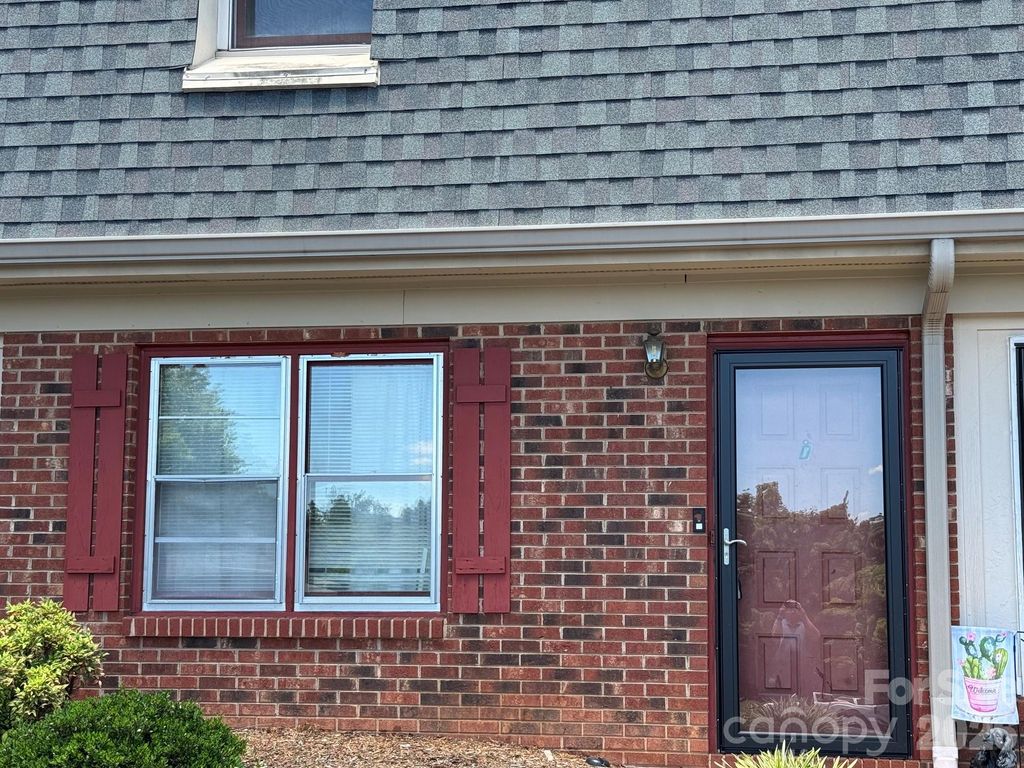 224 14th Avenue SE D, Hickory, NC 28602