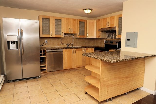 9 Glen Ave 18, Chelmsford, MA 01824