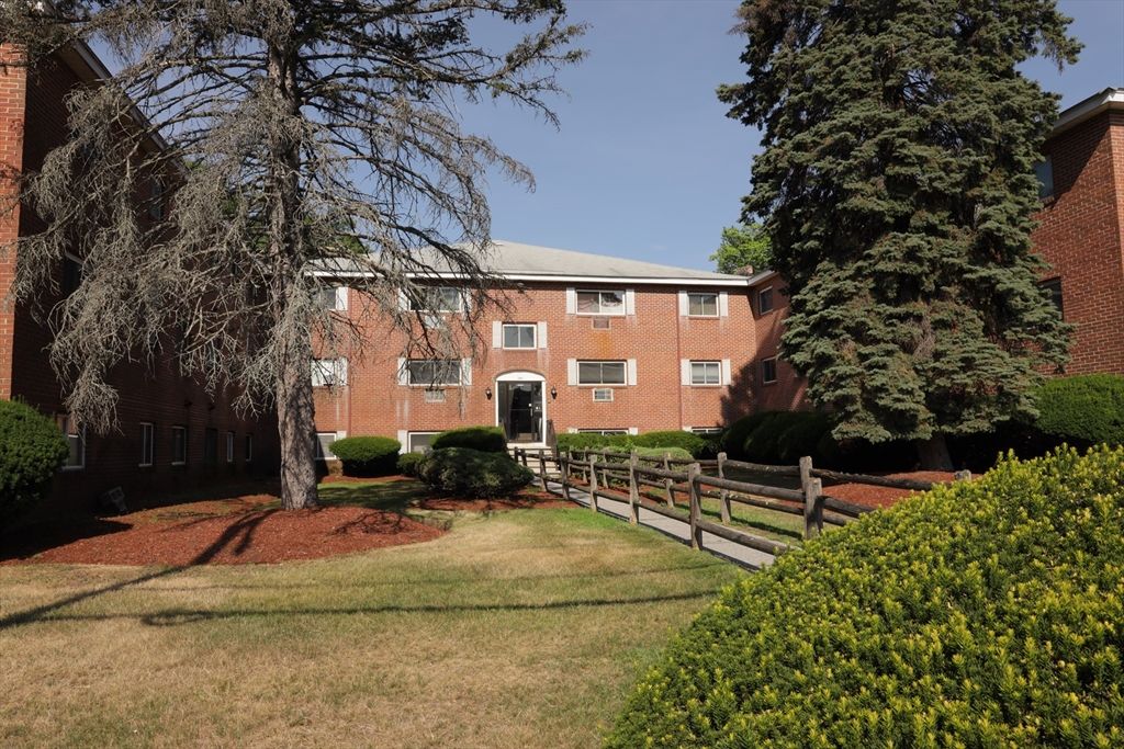 9 Glen Ave 18, Chelmsford, MA 01824
