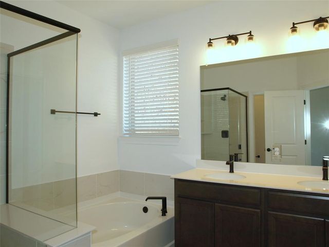 136 Raleigh DR, Georgetown, TX 78633