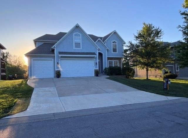 10822 S Appleridge Lane, Olathe, KS 66061