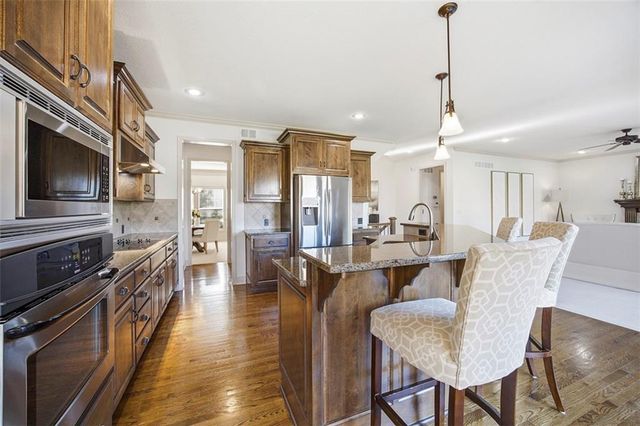 10822 S Appleridge Lane, Olathe, KS 66061