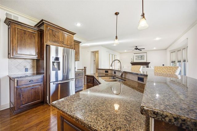 10822 S Appleridge Lane, Olathe, KS 66061