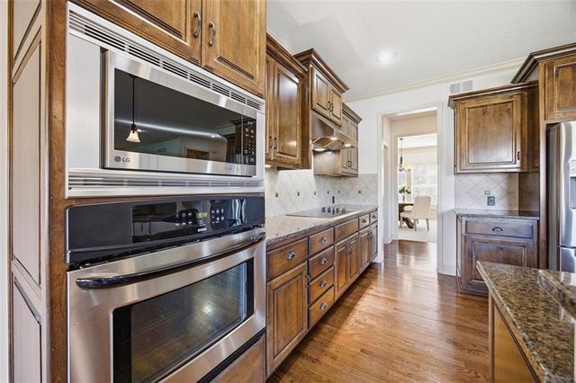 10822 S Appleridge Lane, Olathe, KS 66061