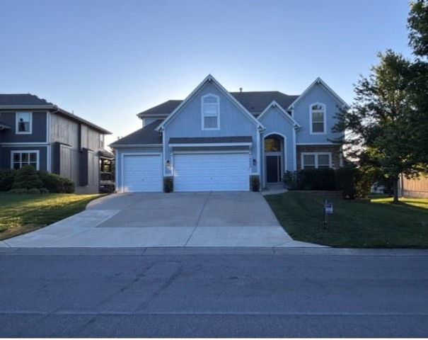 10822 S Appleridge Lane, Olathe, KS 66061