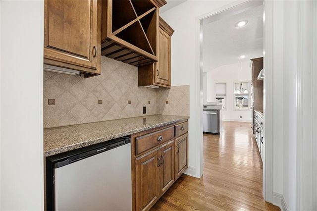 10822 S Appleridge Lane, Olathe, KS 66061