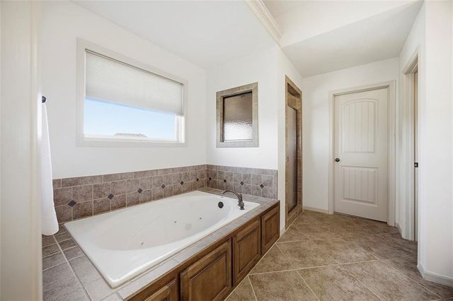 10822 S Appleridge Lane, Olathe, KS 66061