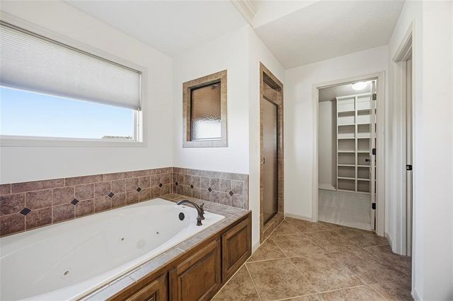 10822 S Appleridge Lane, Olathe, KS 66061