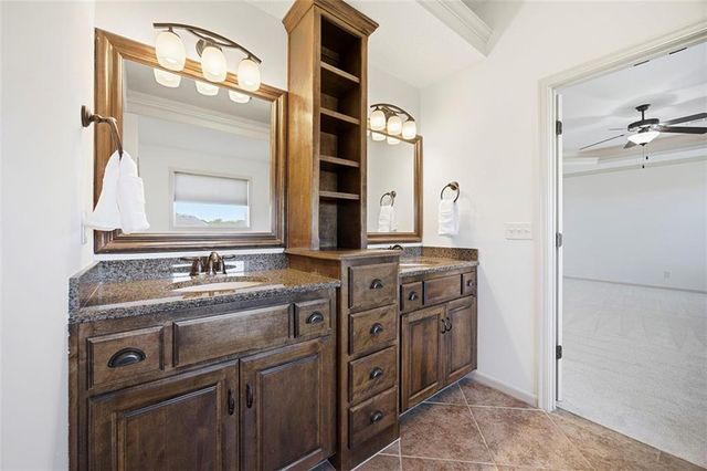 10822 S Appleridge Lane, Olathe, KS 66061