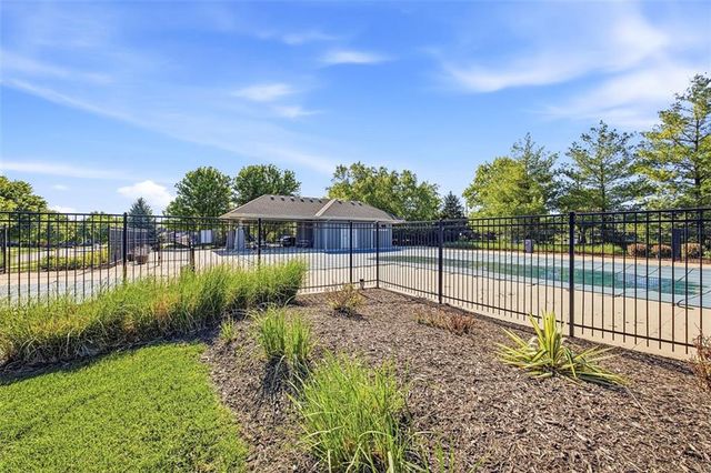 10822 S Appleridge Lane, Olathe, KS 66061