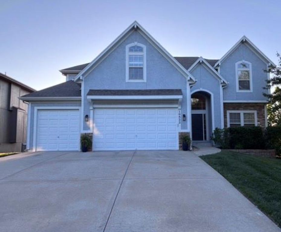 10822 S Appleridge Lane, Olathe, KS 66061