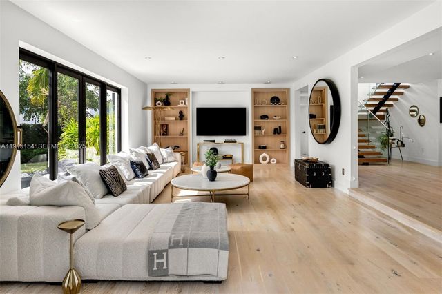 795 Lakeview Dr, Miami Beach, FL 33140